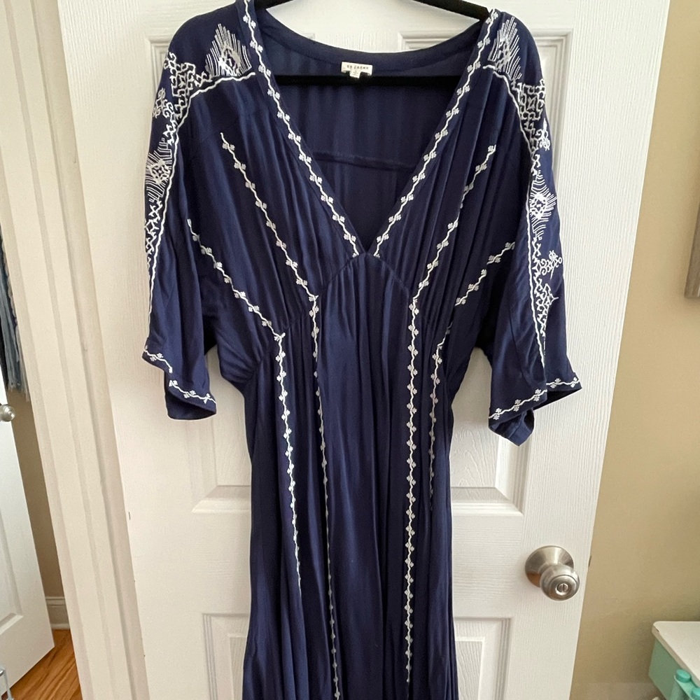 Navy v-neck dress with white trim designs- NWOT
